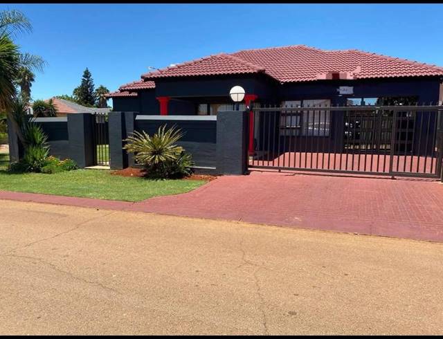 3 BEDROOM HOUSE FOR SALE IN THE ORCHARDS
